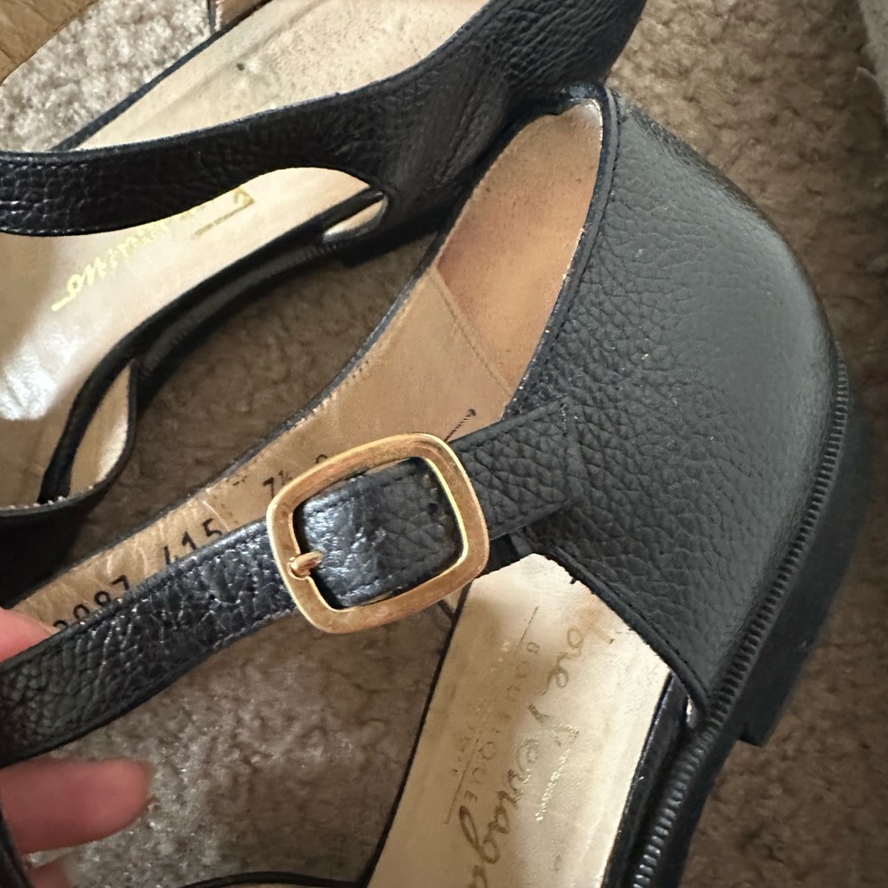 VINTAGE SALVATORE FERRAGAMO black pebble leather mary janes with gold buckle - Picture 3 of 6